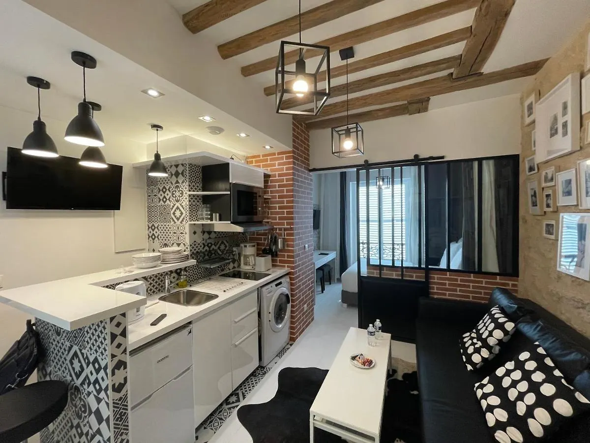 Appartement Aix, Neuf Tout Equipe Paris Apartment